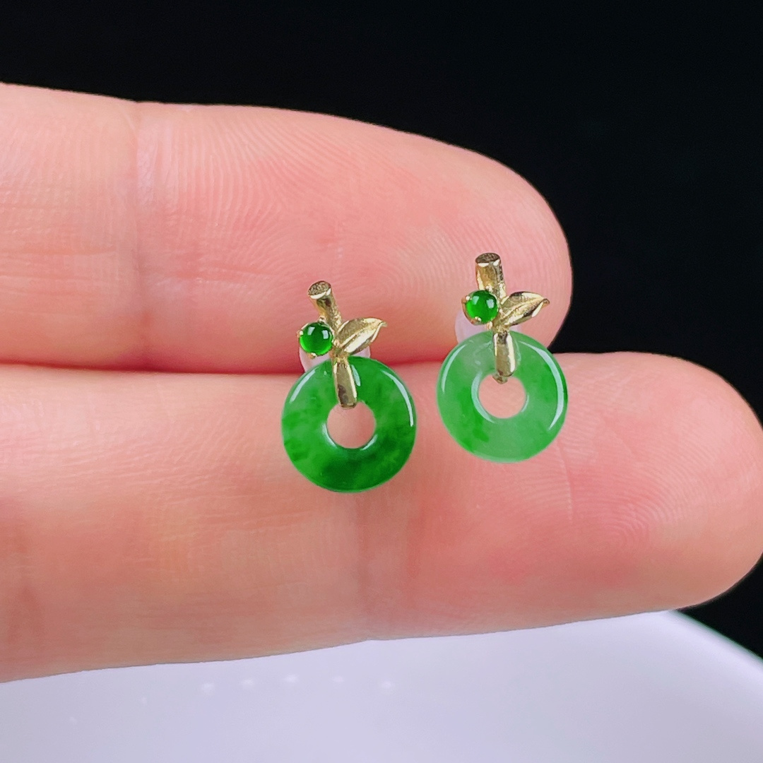 ️冰绿耳坠，老种起光，细底通透，尺寸：裸石12.2/7.7/2mm0529