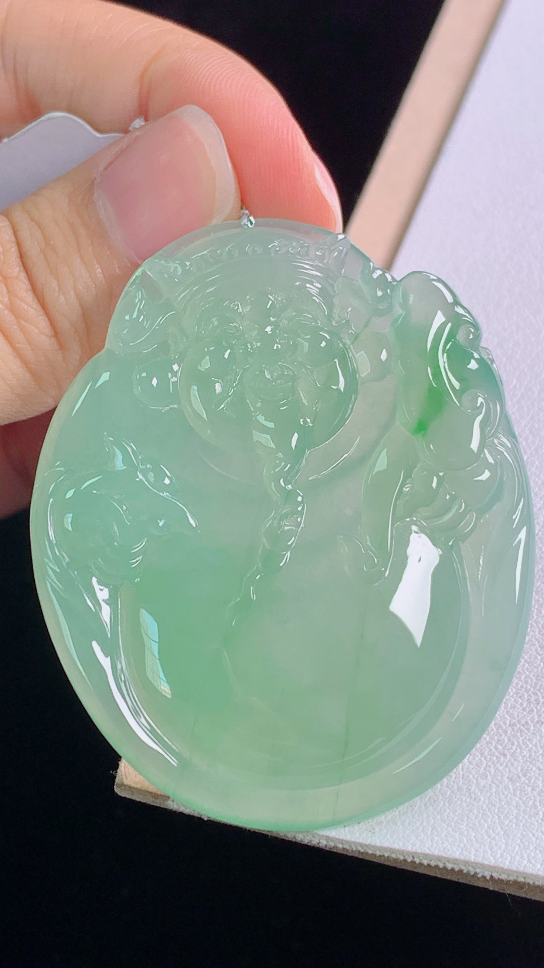 冰晴飘花财神 花色灵动，种色兼备，无裂 尺寸:50.7-41.8-5.6mm 25