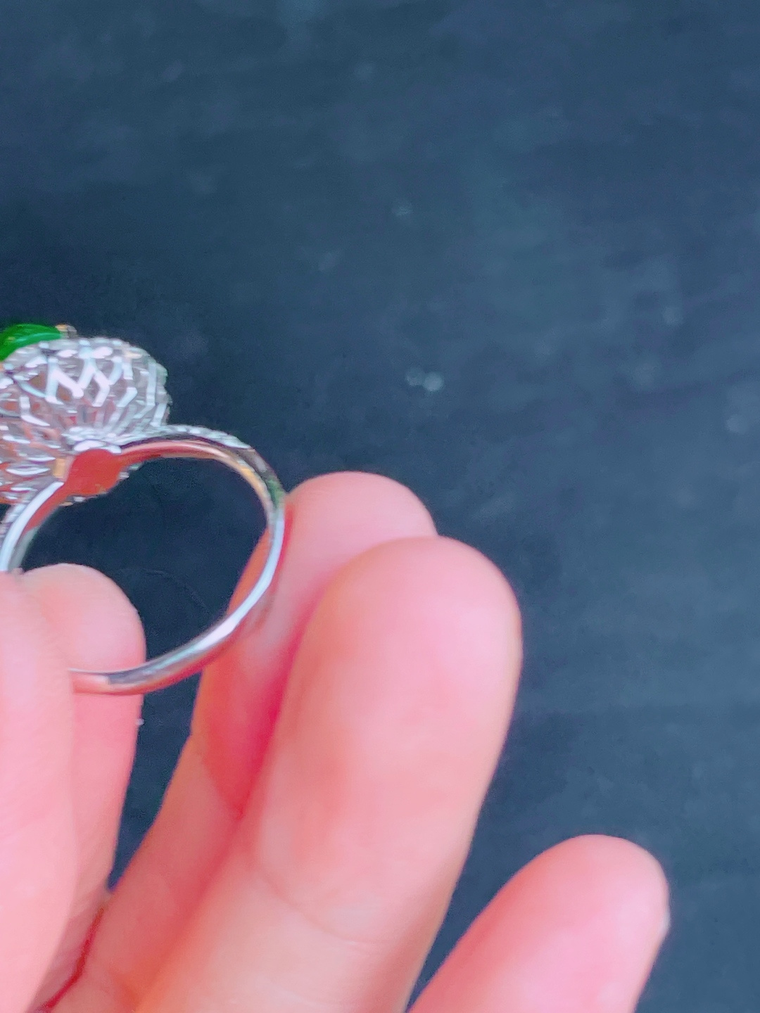 ️高冰绿蛋面戒指 晶莹剔透，新颖时尚，无裂，12-8.8-5