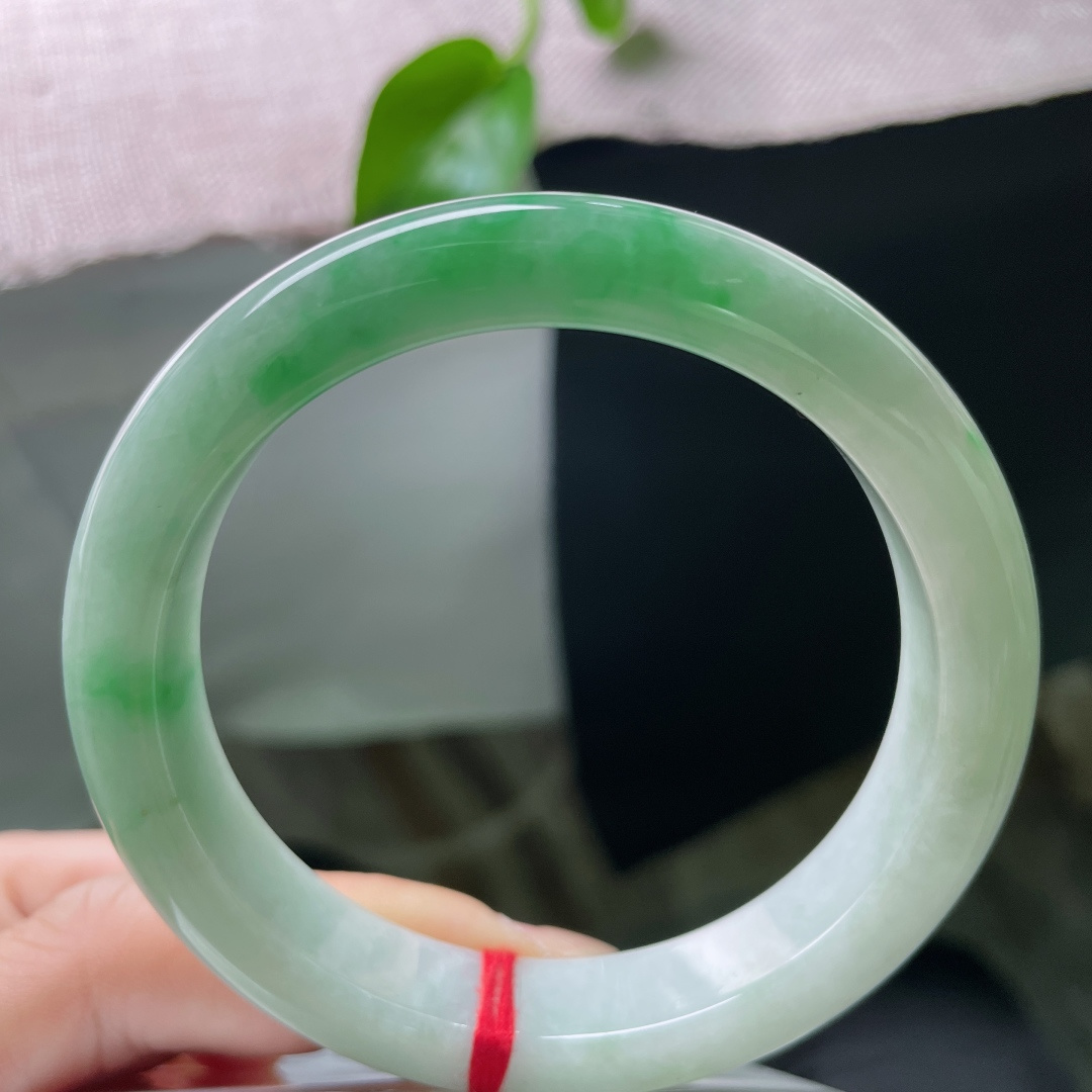 58/12.4/8.3，飘绿正圈，肉质细腻，水头好，青烟袅袅，弱柳扶风，皮纹，ss53564a