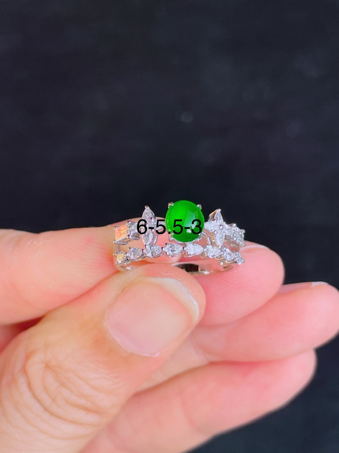 ️绿蛋面戒指 晶莹剔透，新颖时尚，无裂，6-5.5-3