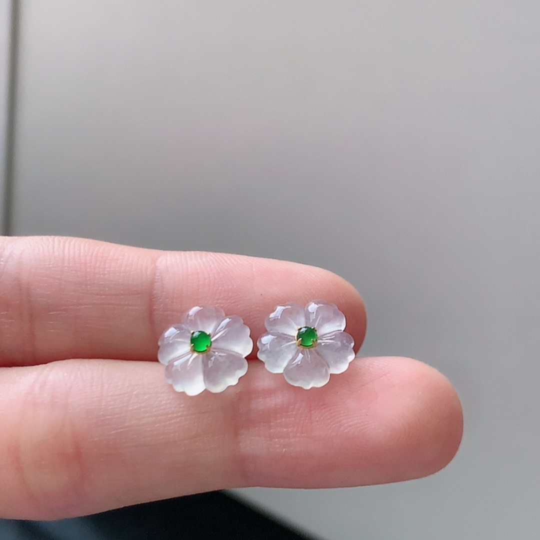 花朵耳钉 种老冰透细腻，品相喜悦，佩戴精致大气，9.8-2.0