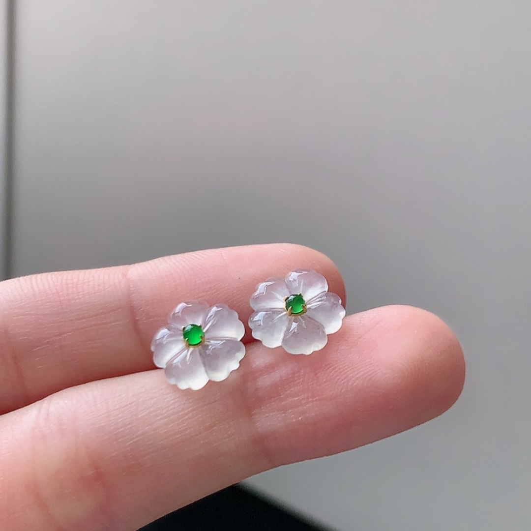 花朵耳钉 种老冰透细腻，品相喜悦，佩戴精致大气，9.8-2.0