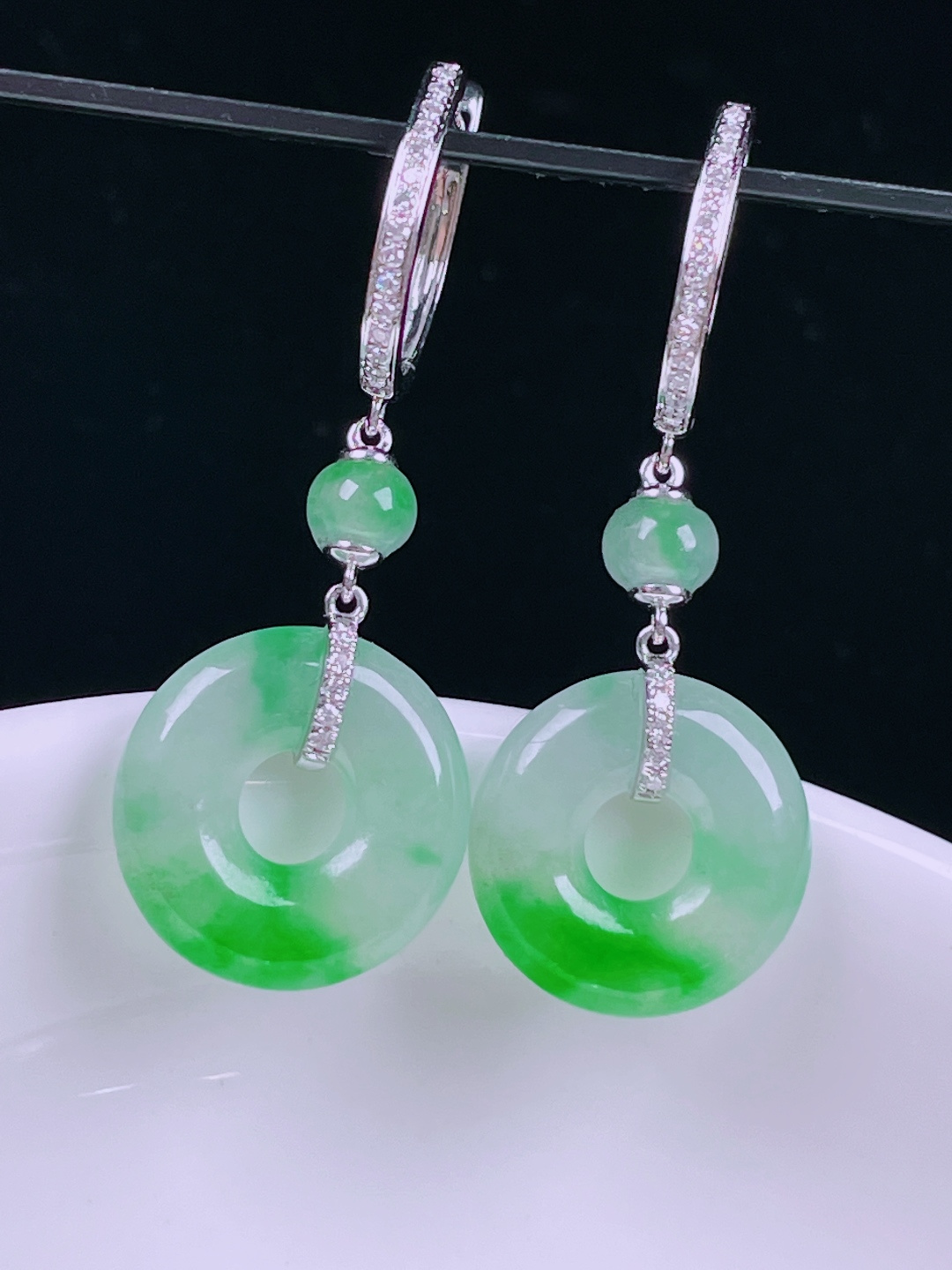 冰绿耳坠，老种起光，细底通透，尺寸：33.2/12.8/3mm0529