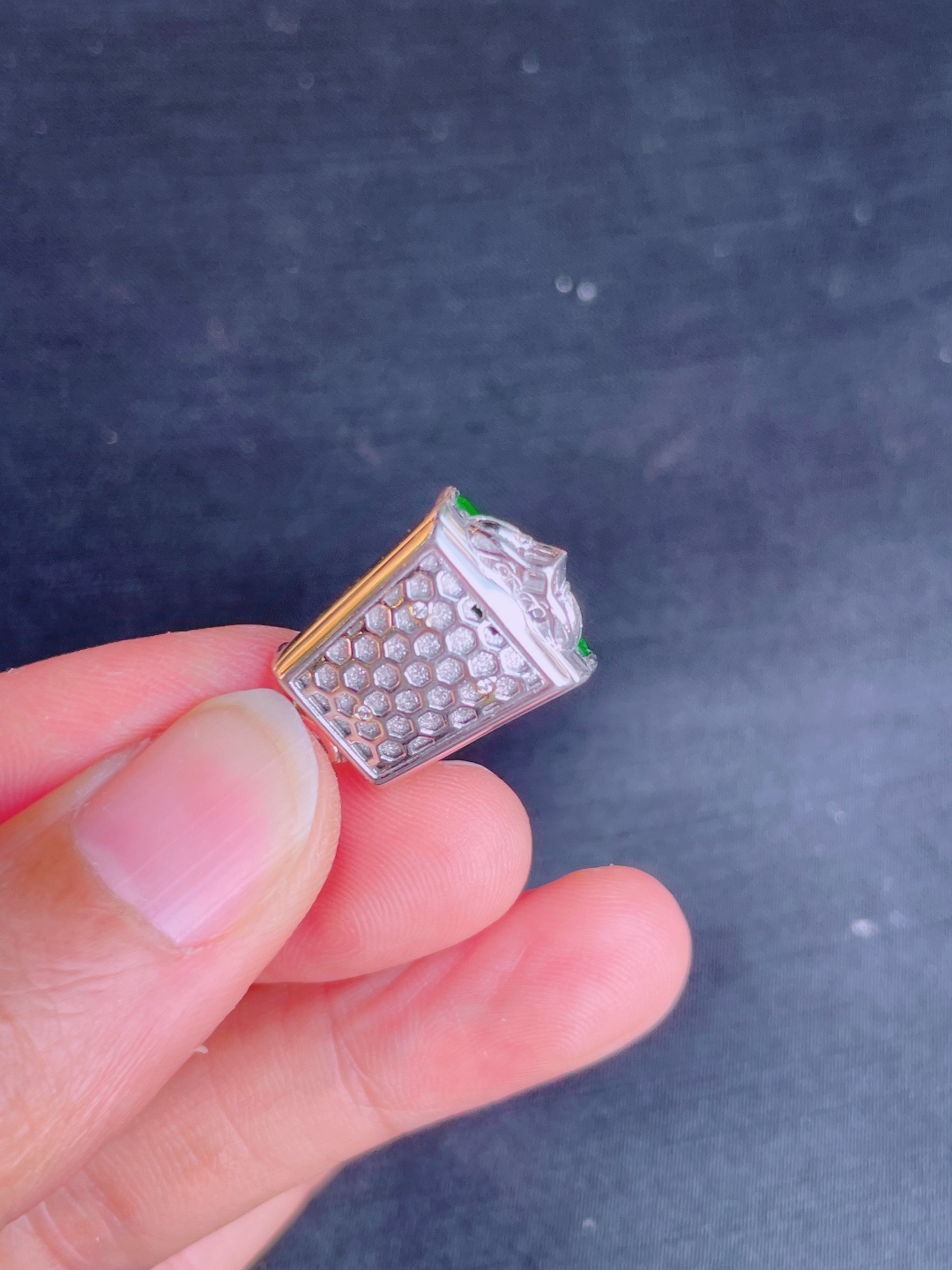 ️高冰绿无事牌吊坠，晶莹剔透，新颖时尚，无裂，16.5-15-3