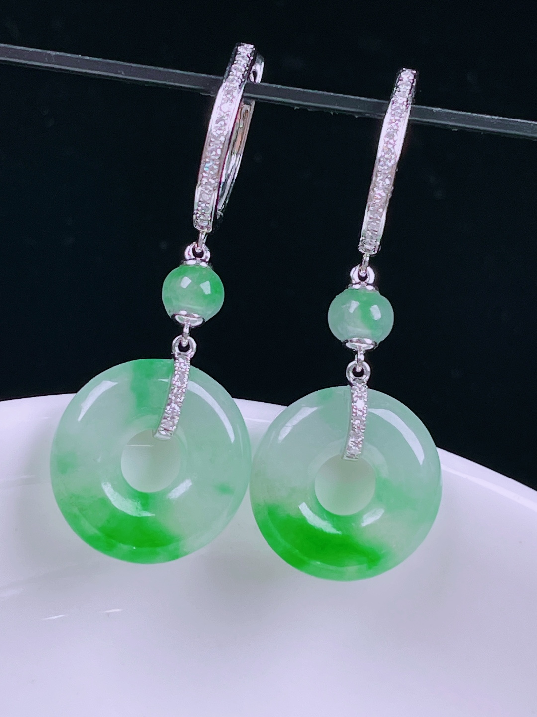 冰绿耳坠，老种起光，细底通透，尺寸：33.2/12.8/3mm0529