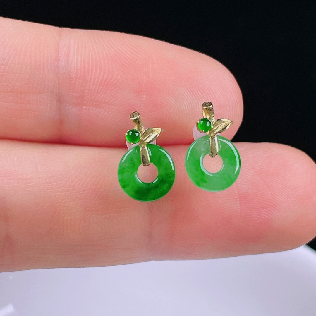 ️冰绿耳坠，老种起光，细底通透，尺寸：裸石12.2/7.7/2mm0529