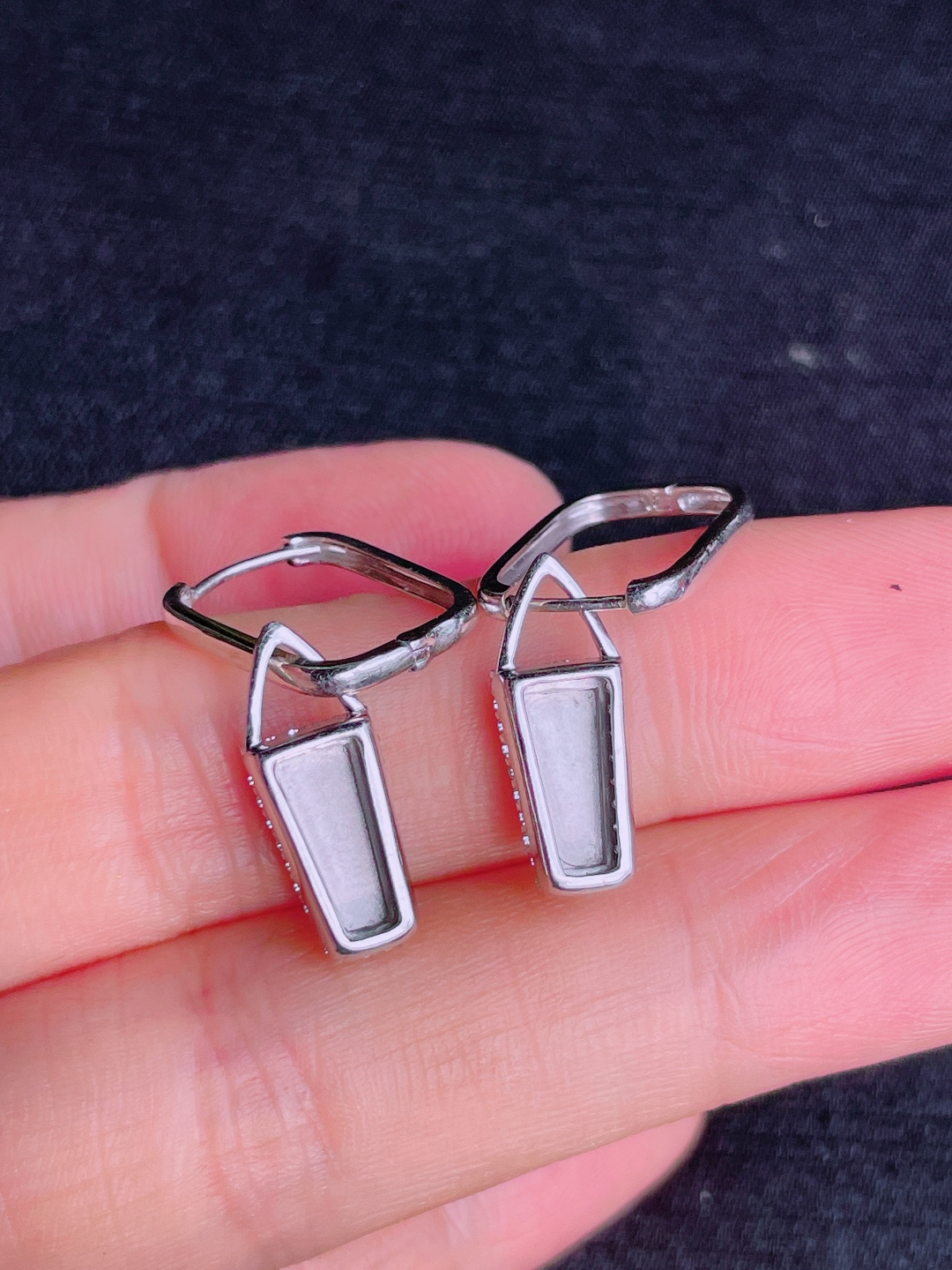 ️绿无事牌耳坠，晶莹剔透，新颖时尚，无裂，10-4.5-2