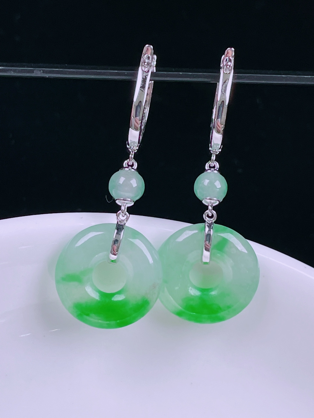 冰绿耳坠，老种起光，细底通透，尺寸：33.2/12.8/3mm0529