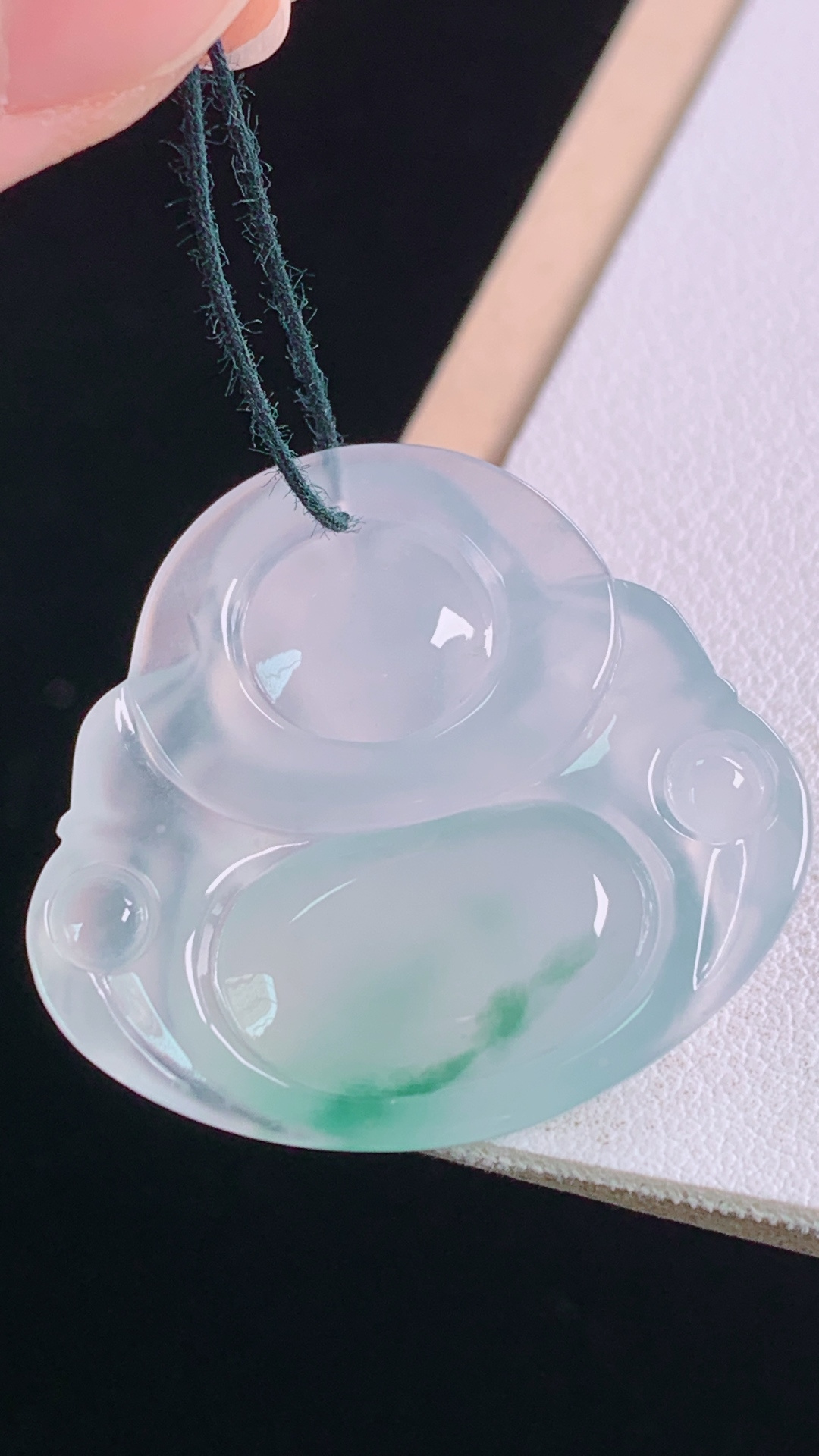 冰飘花佛公 花色灵动，冰清玉洁，无裂 尺寸:28.4-31.5-5.8mm 25