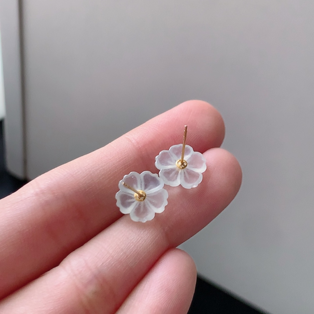 花朵耳钉 种老冰透细腻，品相喜悦，佩戴精致大气，9.8-2.0