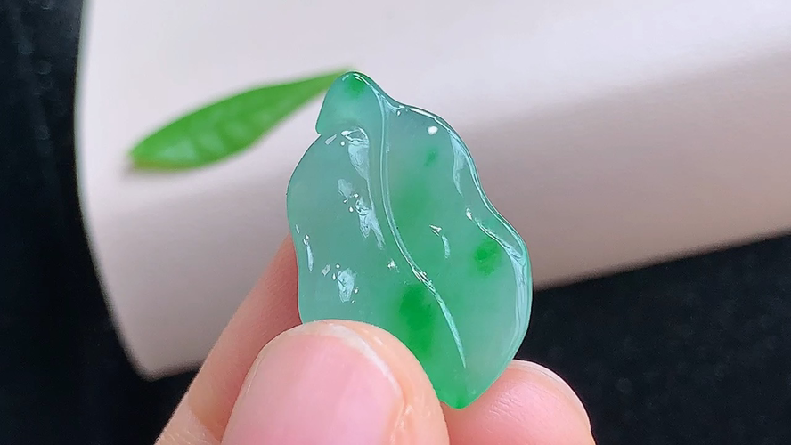 叶子，尺寸24.1-15.0-3.5mm，包A附证书