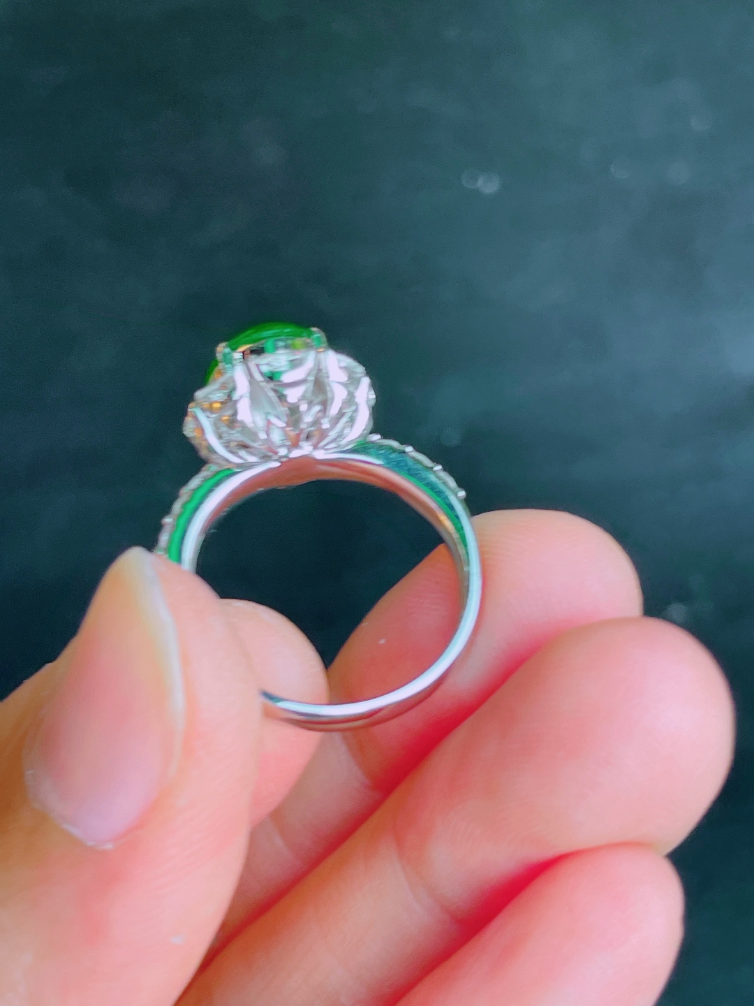 ️冰绿蛋面戒指 晶莹剔透，新颖时尚，无裂，10-8.5-4