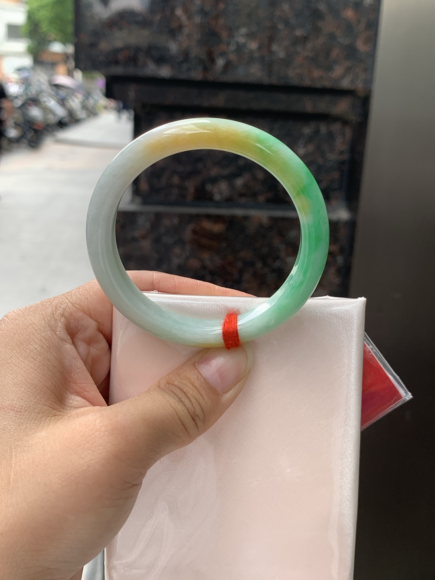 黄加绿正圈 51.5-9-7.2 0529-N813 无裂，底妆细腻，黄加绿特色