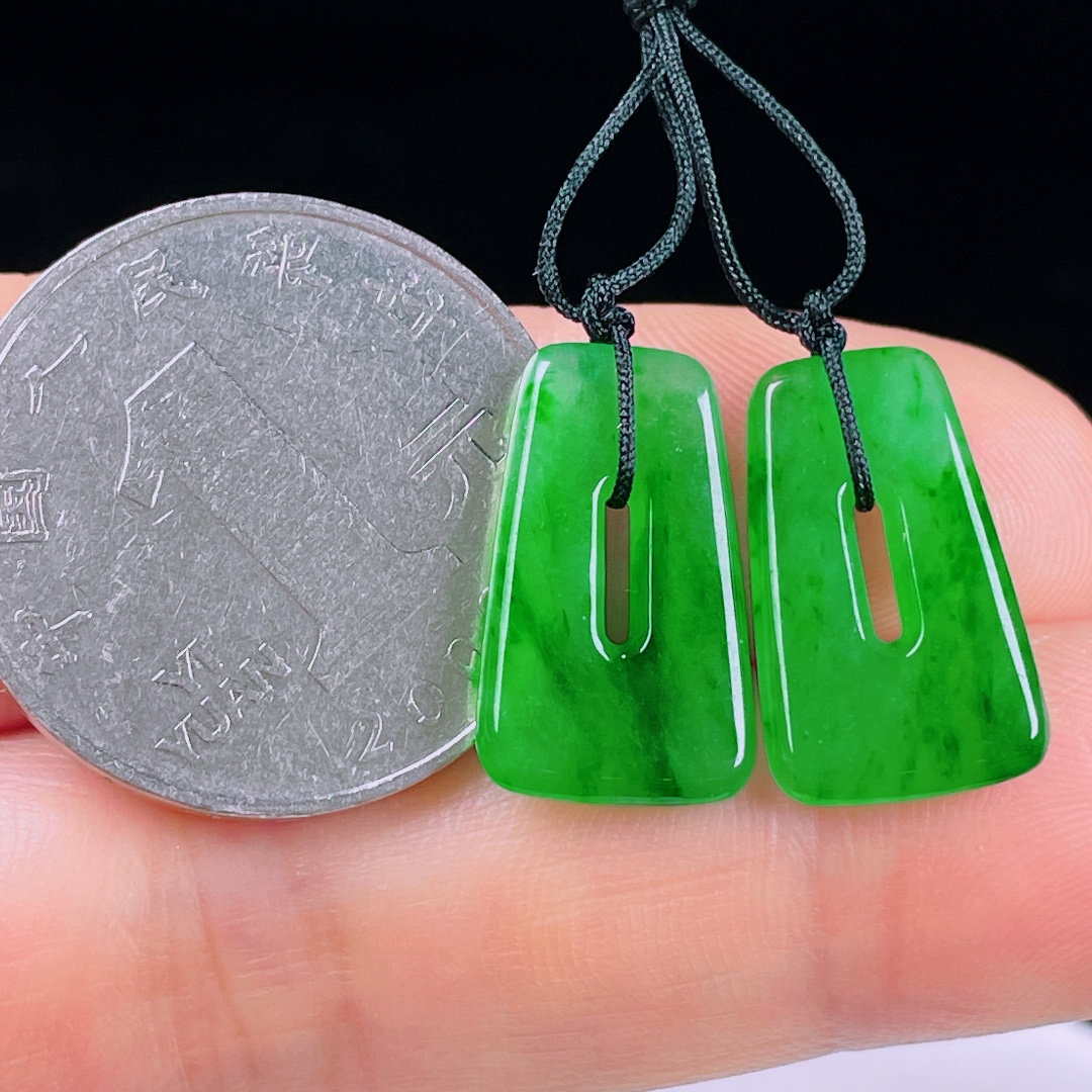 ️冰绿耳坠，老种起光，细底通透，尺寸：18.3/11.3/2.6mm0529
