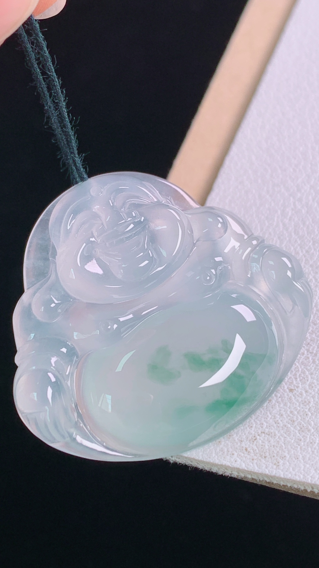 冰飘花佛公 花色灵动，冰清玉洁，无裂 尺寸:28.4-31.5-5.8mm 25