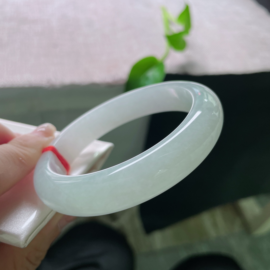 淡绿底正圈，水润细腻，清新简约，贵气，甜美，无裂，ss53605a