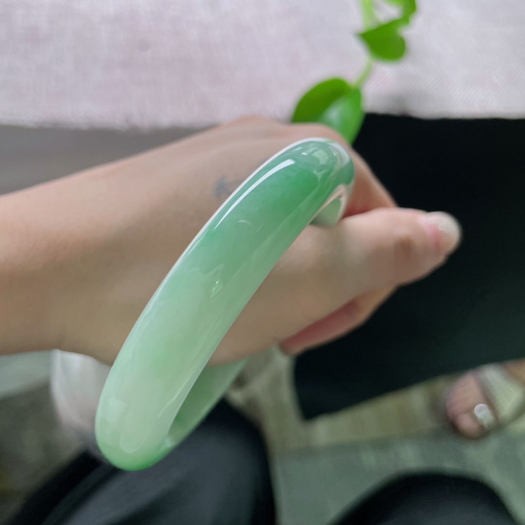绿底正圈，水润细腻，秀丽倾心，贵气，无裂，ss53569a