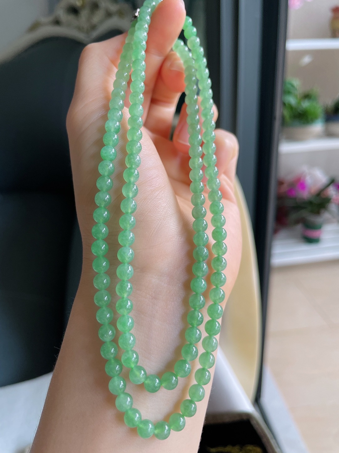 缅甸天然翡翠A货，冰满绿冰晴绿珠链，尺寸：5mm128颗。【编4154】