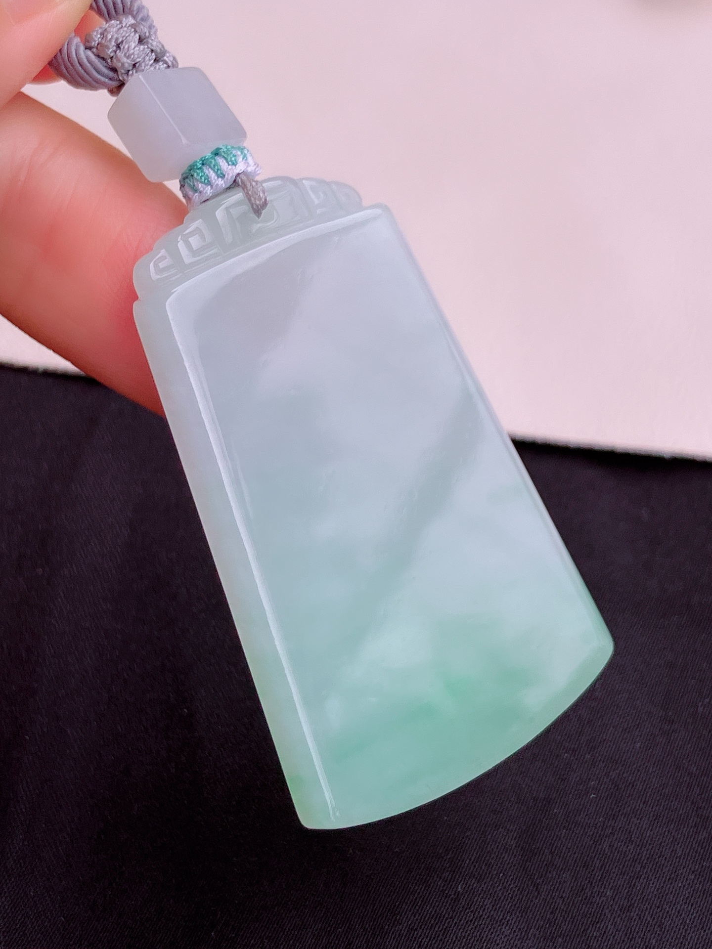 底色平安牌，细腻精致，尺寸50.8/33/5.3/自然光实拍