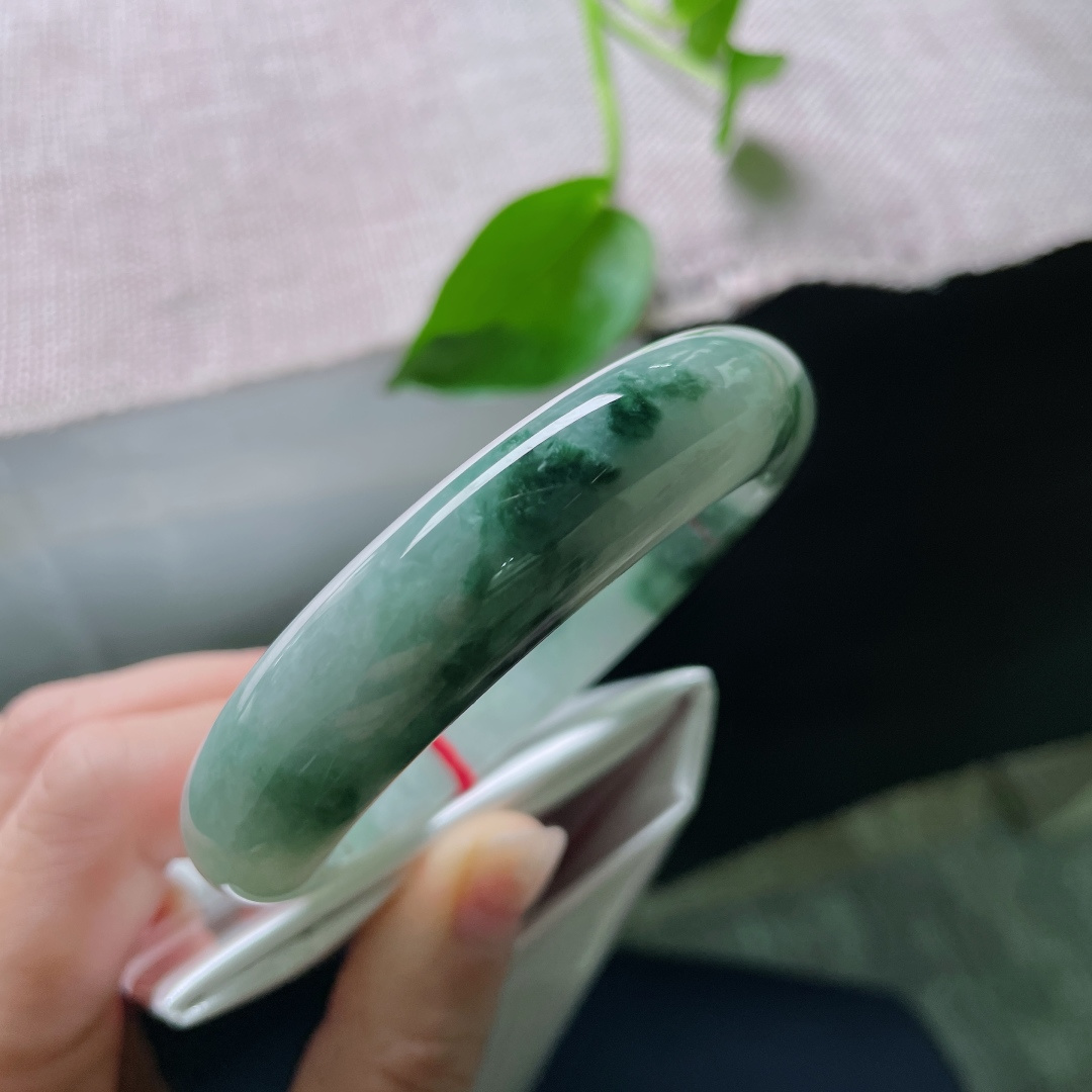 55.8/13.9/8.8，飘花正圈，厚装大气，水润，水墨入玉，浮生清欢。无裂，ss51348a