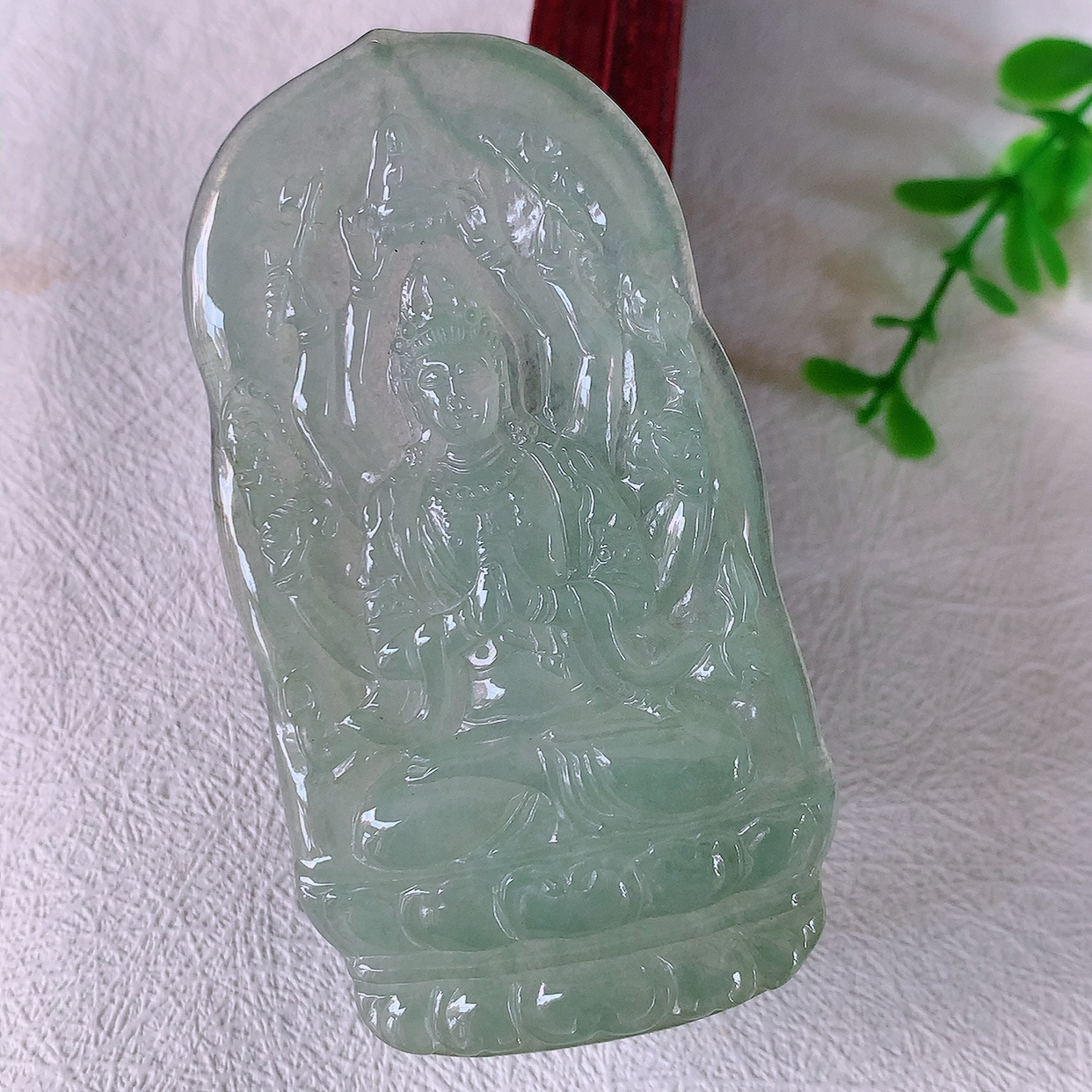 自然光实拍，冰种翡翠千手观音菩萨吊坠，赐福翡翠观音，冰透，观音庇佑守护 ， 送礼或自留佳选！#50尺寸73.5*39*5.2
