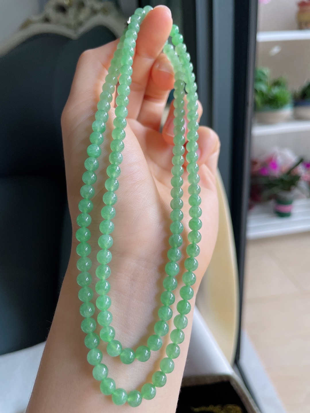 缅甸天然翡翠A货，冰满绿冰晴绿珠链，尺寸：5mm128颗。【编4154】