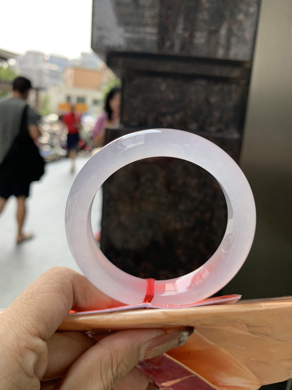 白冰正圈56.2-12.2-9.2底妆冰透起光，一腕清透，简约清爽，不挑肤色年龄，给人一种清雅脱俗，