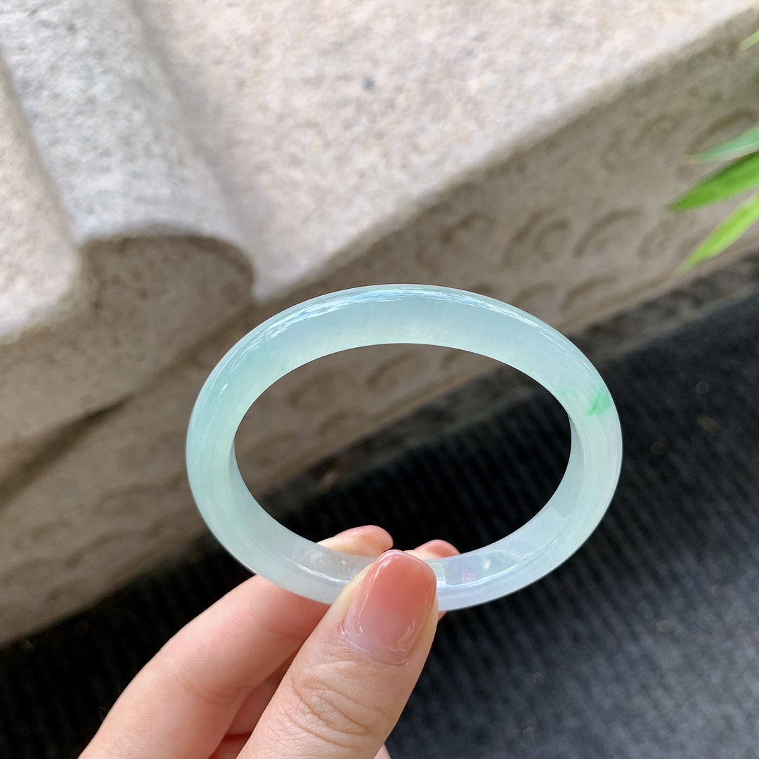 贵妃50 51，糯冰飘绿，清透，水润，种老，细腻，有絮线