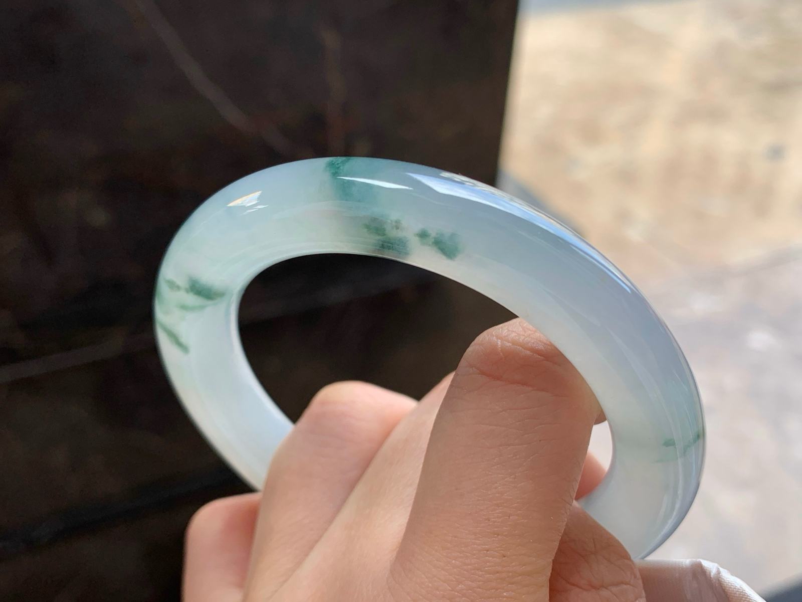55.5-11
冰蓝花圆条手镯^_^水润清新