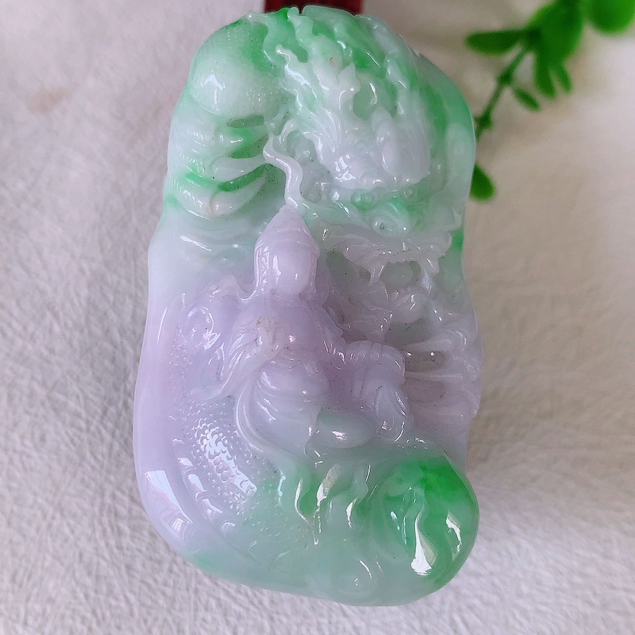 自然光实拍，冰润春带彩翡翠祥龙观音菩萨吊坠，赐福观音，玉润细腻，慈祥端庄！#50尺寸61.5*34.