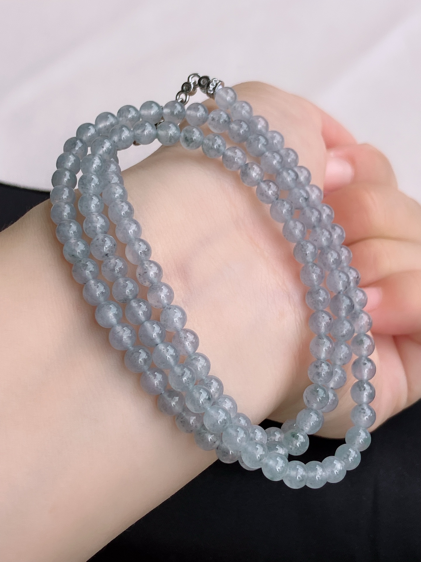 冰乌鸡珠链，晶莹剔透，尺寸5.2/116颗，自然光实拍