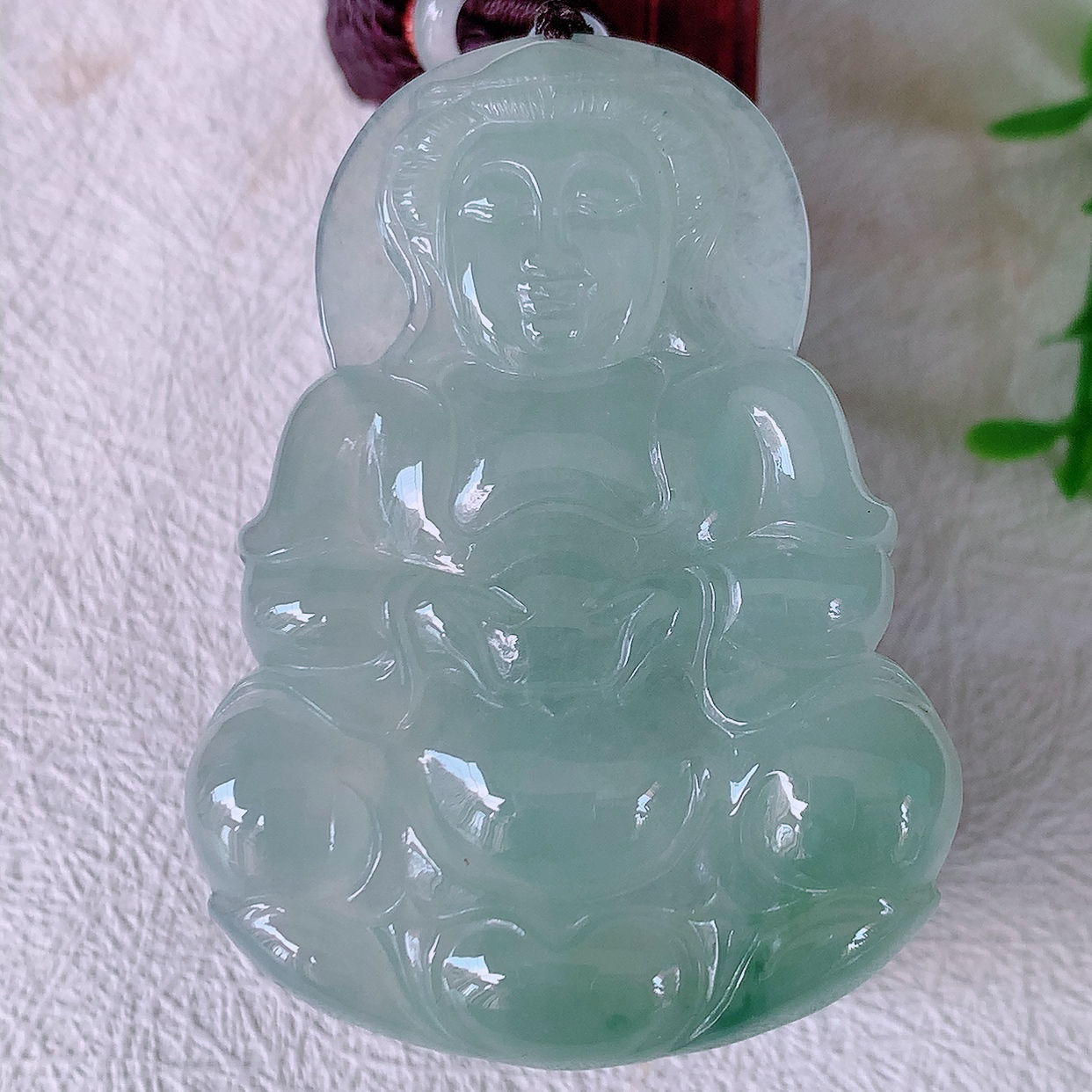 秒杀自然光实拍，冰种飘花翡翠观音菩萨吊坠，赐福正装观音，玉润通透， 慈祥端庄！#50尺寸53.2*39*6.2