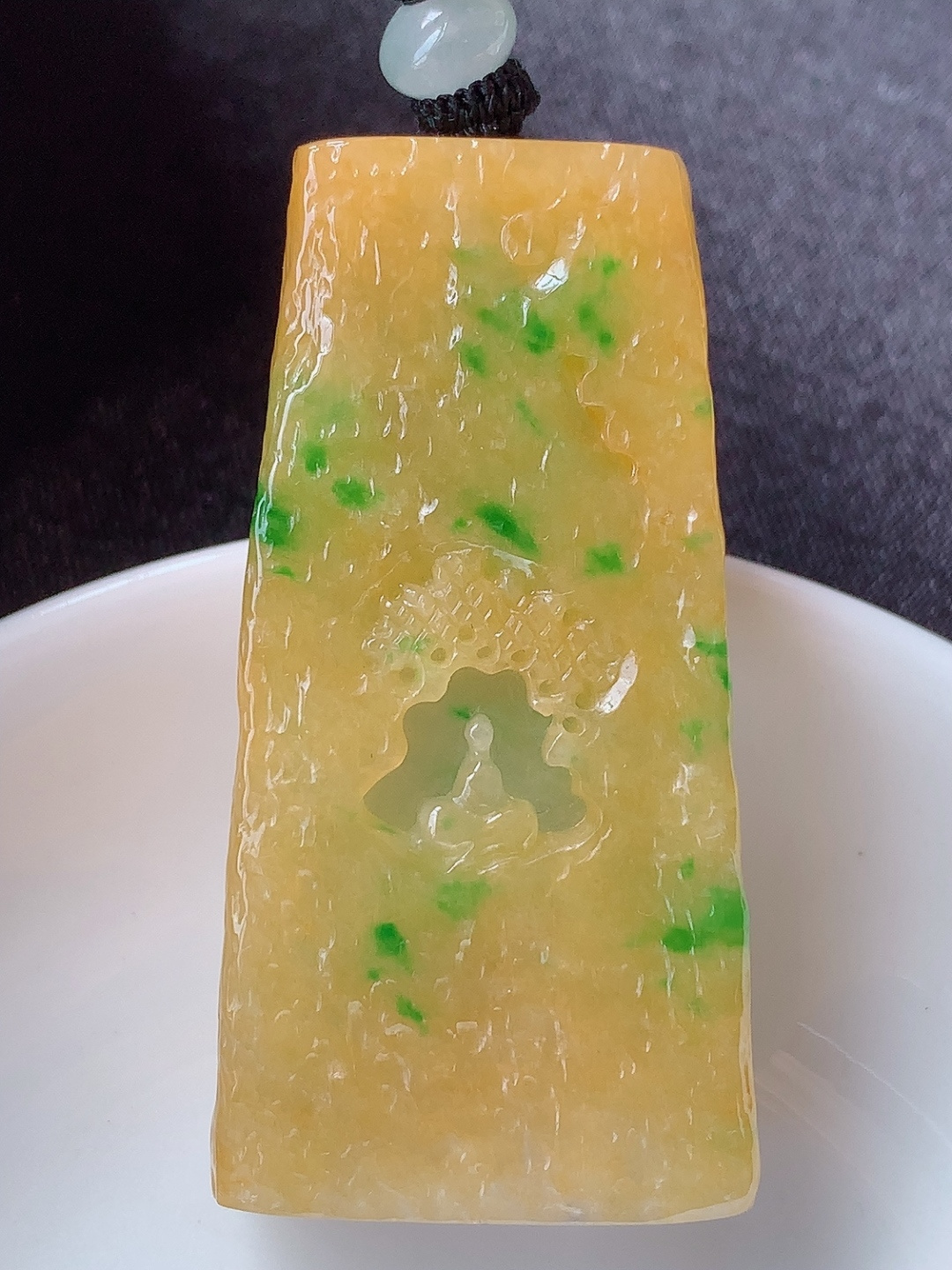 三彩悟道挂件 色泽鲜艳，花色灵动，底子细腻水润，佩戴简单大气，53.6-27.5-16.6