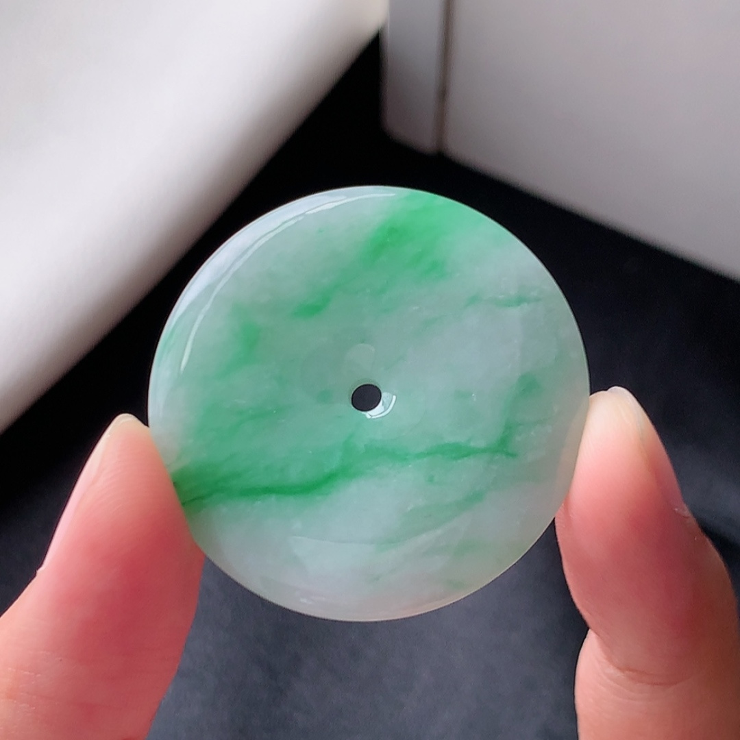冰飘绿平安扣挂件，品相饱满 水润十足 花色鲜甜 佩戴精致优雅 货号01528，37.6-5.4