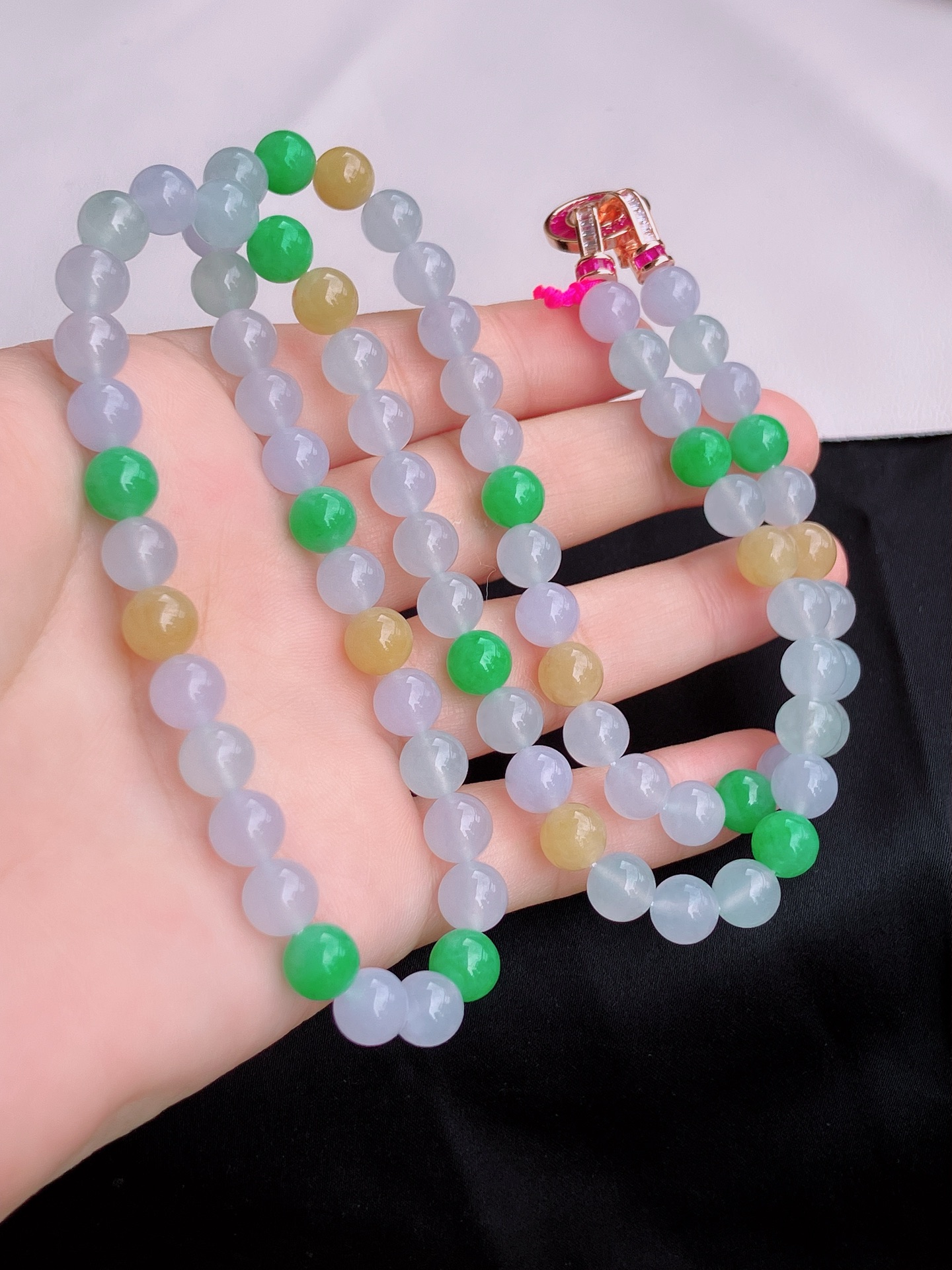 三彩大珠链，晶莹剔透，特色。尺寸8/80颗，自然光实拍
