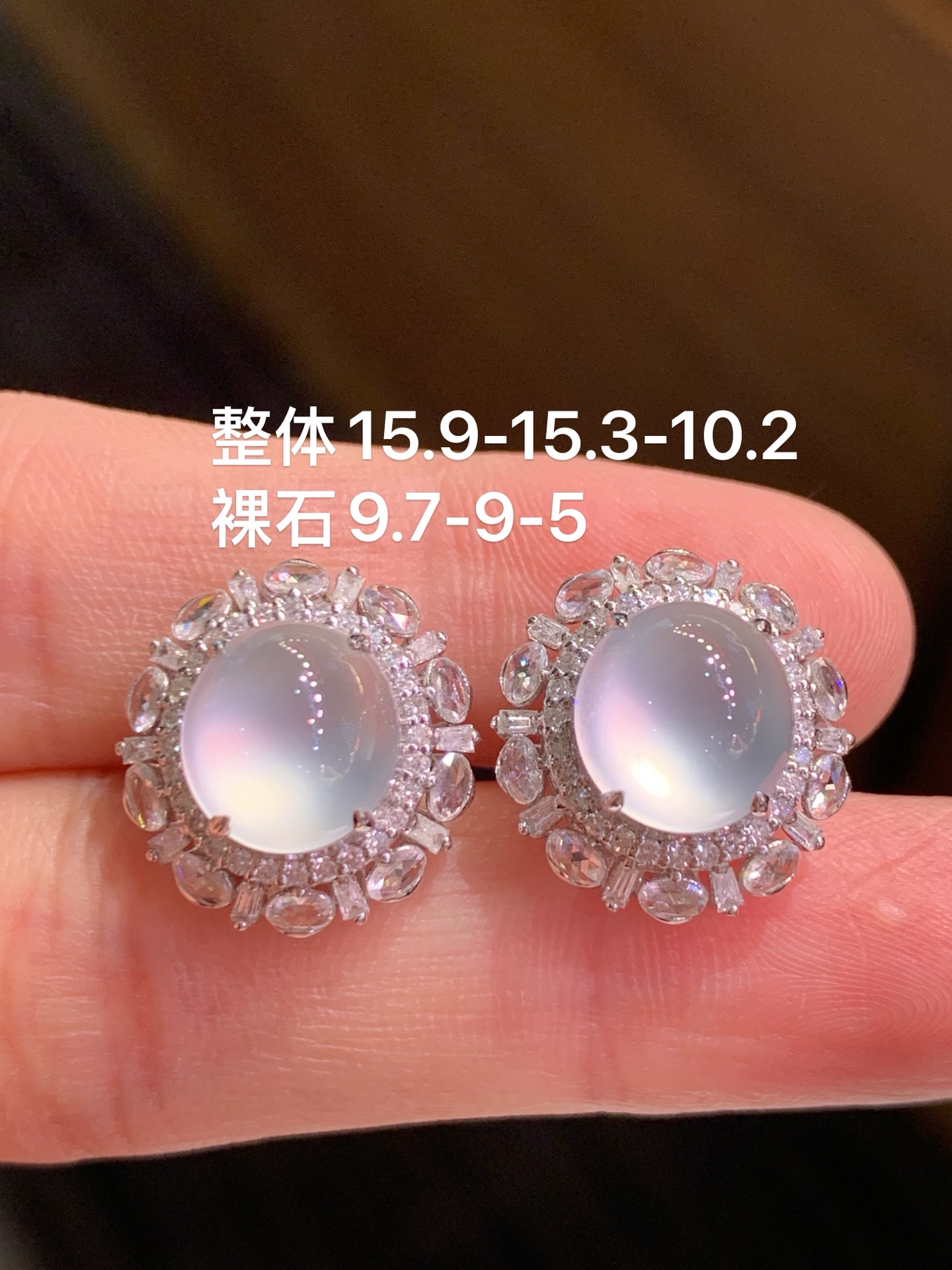 ️ 玻璃种起光蛋面耳钉