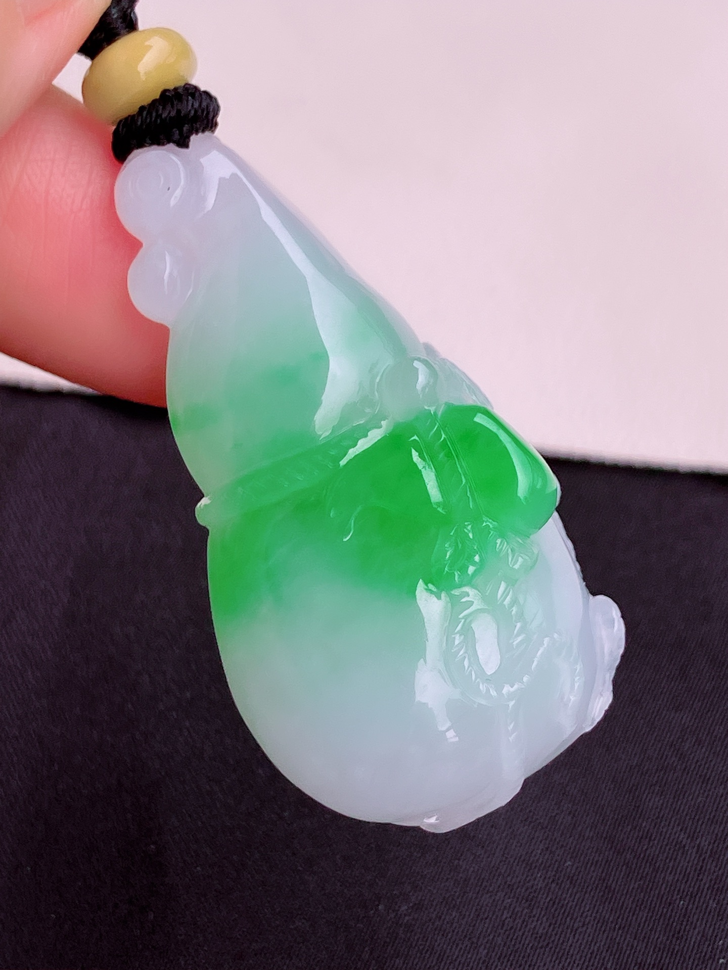 翠绿葫芦，色美清爽，尺寸43.6/23.5/16.3/自然光实拍