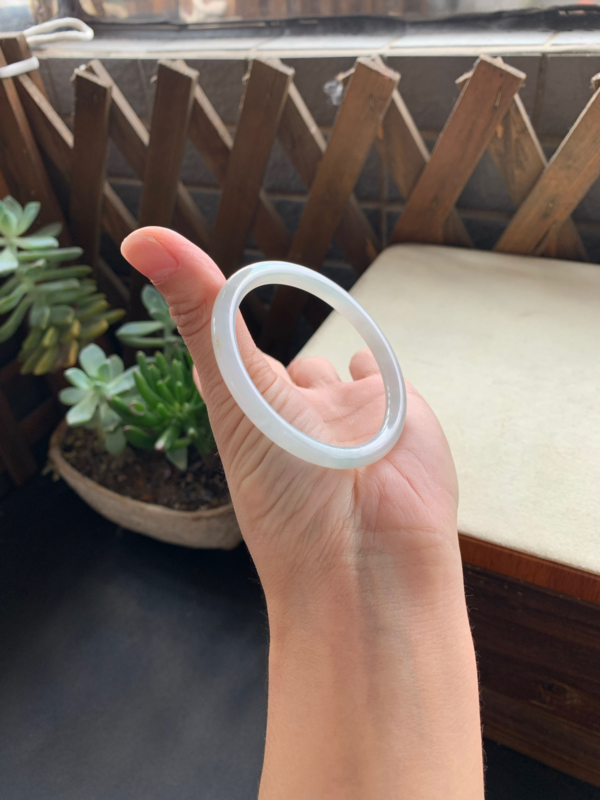 53圈口淡晴绿色圆条手镯