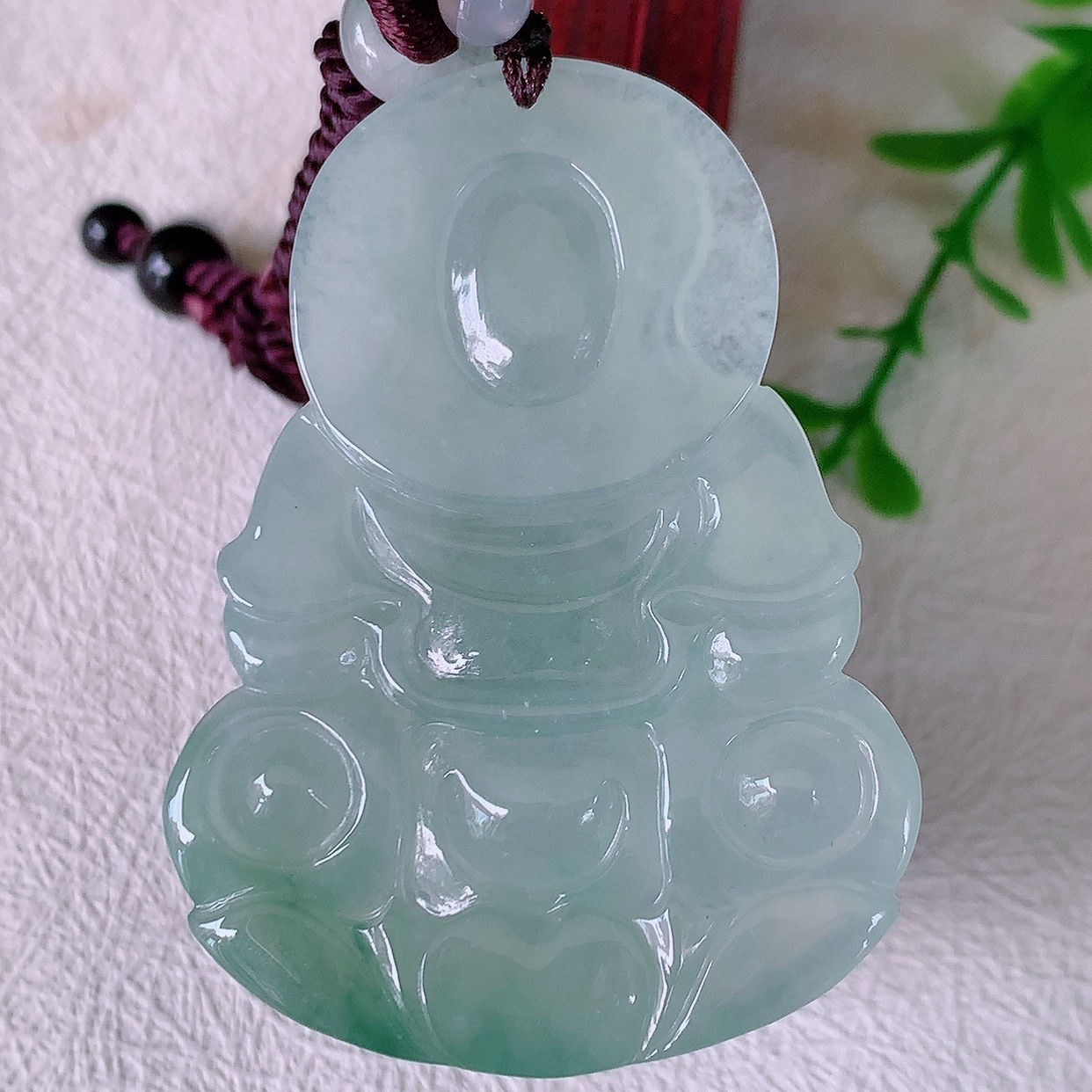 秒杀自然光实拍，冰种飘花翡翠观音菩萨吊坠，赐福正装观音，玉润通透， 慈祥端庄！#50尺寸53.2*39*6.2