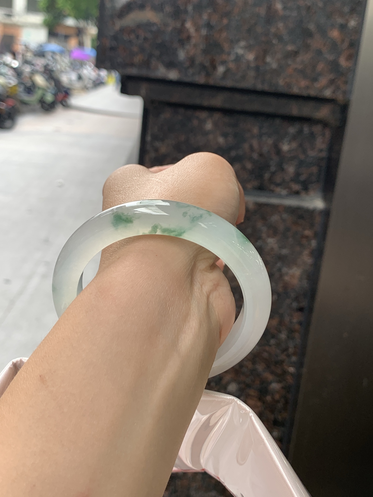 冰飘花正圈 56-11-9.2 0530-N853 打灯棉纹，底妆冰透起光，蓝绿花灵动飘逸，勾勒出一幅唯美诗意的山水意境画，古典优雅又秀气