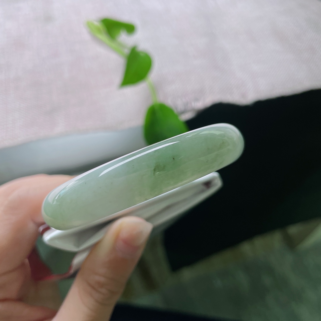 55.5/12.6/7.2，油青正圈，水润，细腻，优雅，贵气，一点棉线，ss53354a