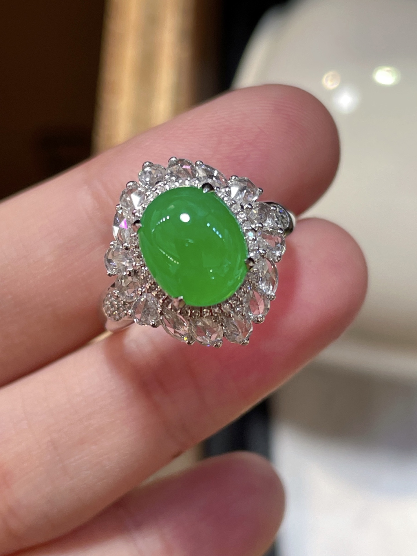 ️ 性比高 翡翠蛋面戒指，形状饱满圆润 品相特别好，满色，品相好 胶感十足，9.8-8.3-5