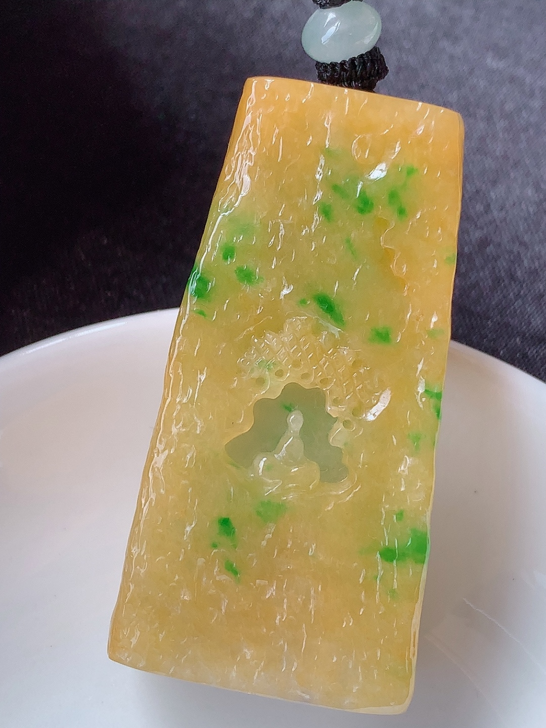 三彩悟道挂件 色泽鲜艳，花色灵动，底子细腻水润，佩戴简单大气，53.6-27.5-16.6