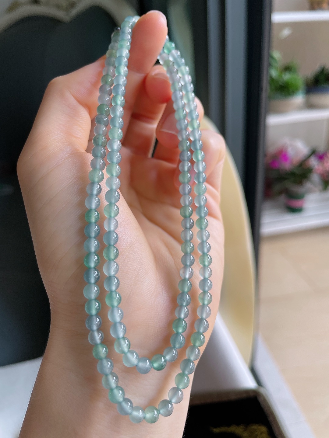 ️，天然翡翠A货，冰三彩珠链，尺寸：4.4mm133颗。【编4238】