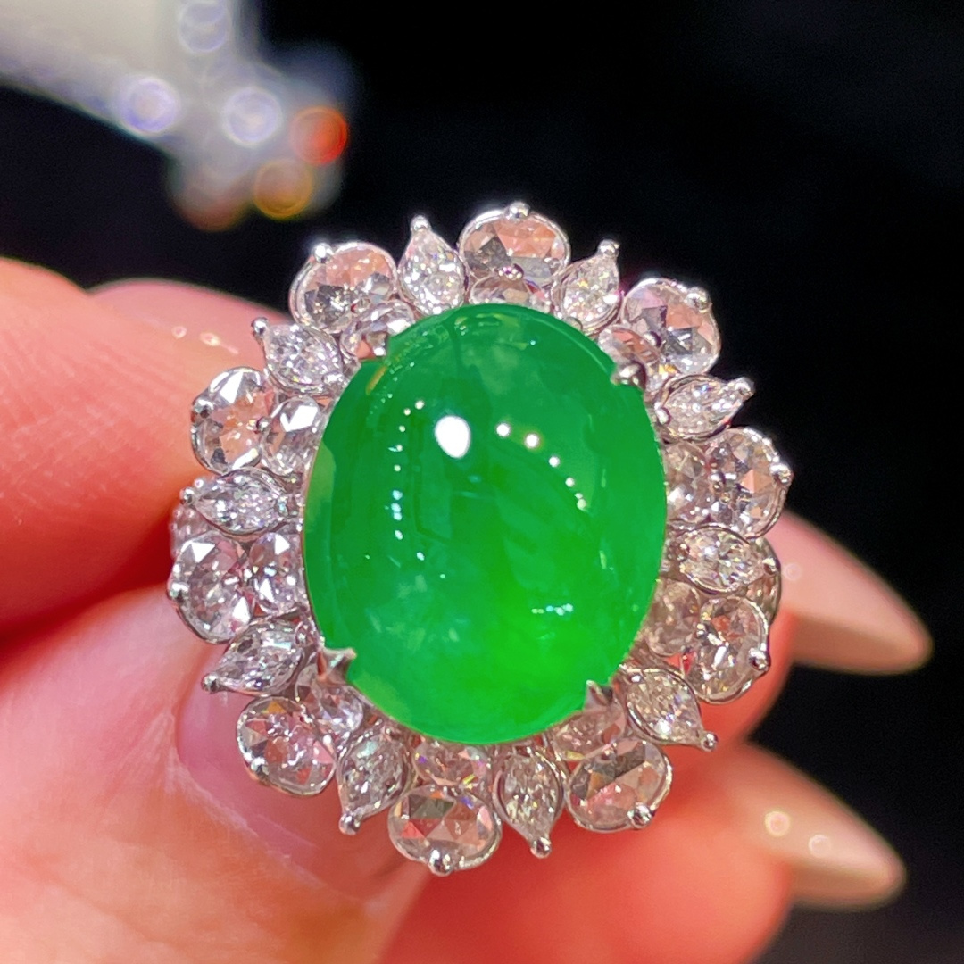 ️翡翠A货 蛋面戒指 冰种阳绿满色，18k金镶真钻.配证书 整体20-18.5-13mm裸石12.3-10.6-5mm