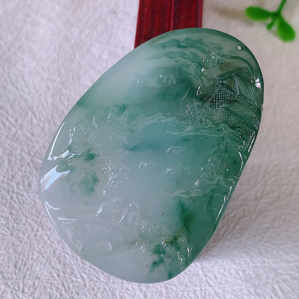 自然光实拍，冰胶飘花翡翠山水牌吊坠，立体生动形象，山水素材布局合理，意境感佳， 佩戴上身效果更高贵 #50尺寸47*33*6.8