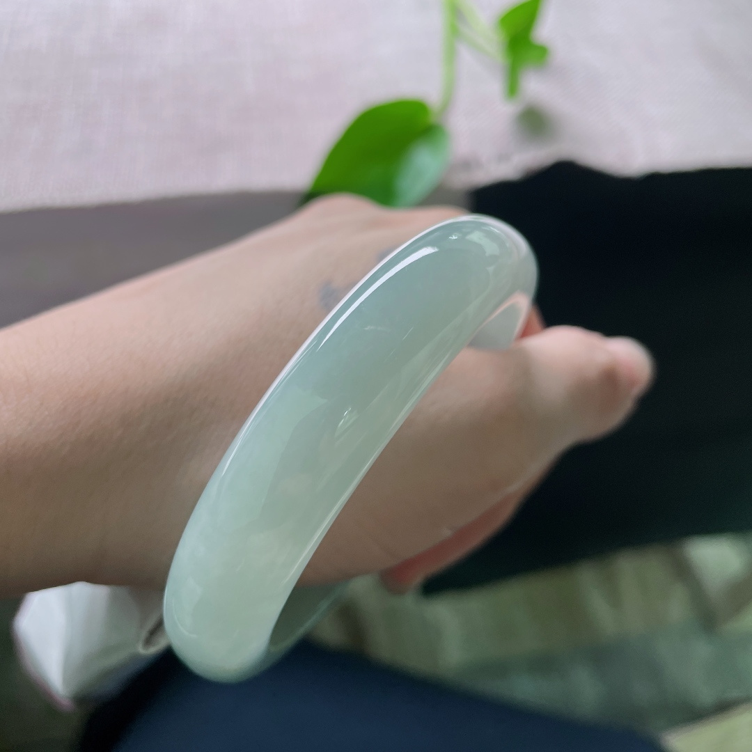 55/13.2/8.4，冰晴底正圈，水光潋滟，种老，清秀迷人，底子细润，无裂，ss52458a