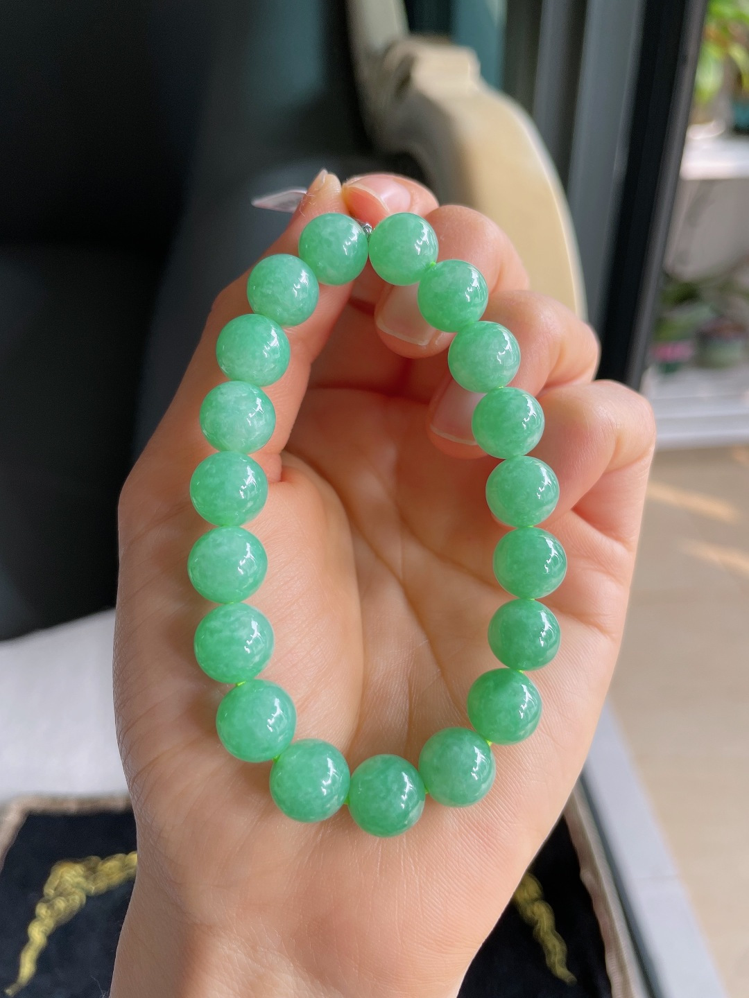 天然翡翠A货，冰满绿手串，尺寸：10mm。【编3895】