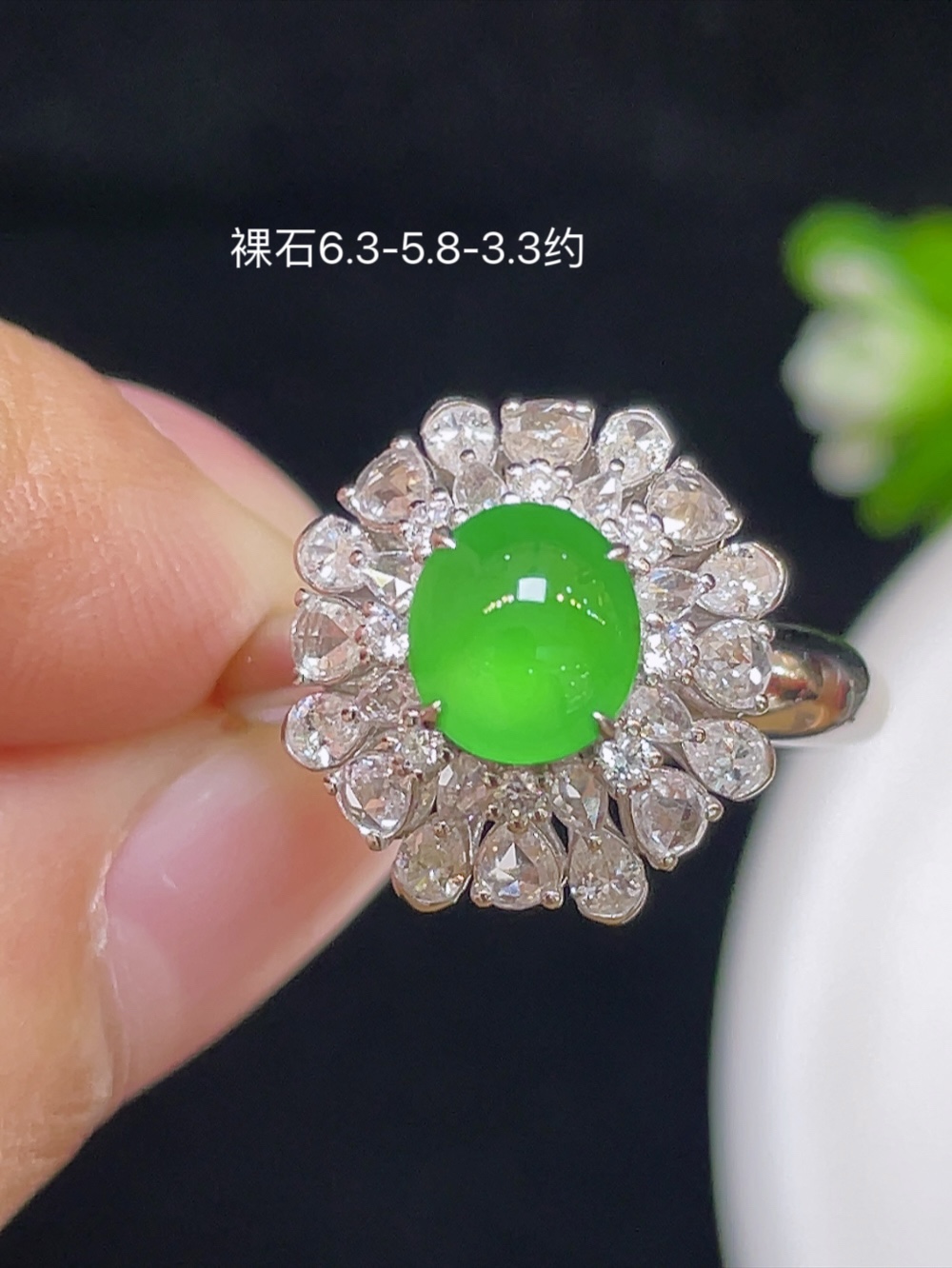 ️【高冰正阳绿，戒指】大件饱满，通透水润，玉质细腻，翠色鲜艳，18k金奢华钻石镶嵌️，6.3-5